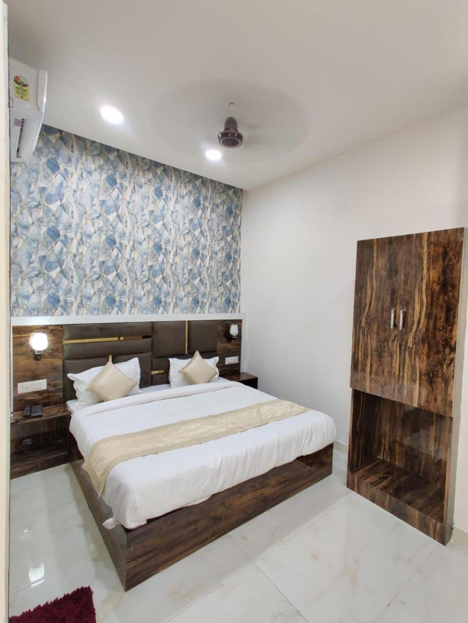 Hotel Gs Amritsar 200 Mtr From Golden Temple Exterior photo