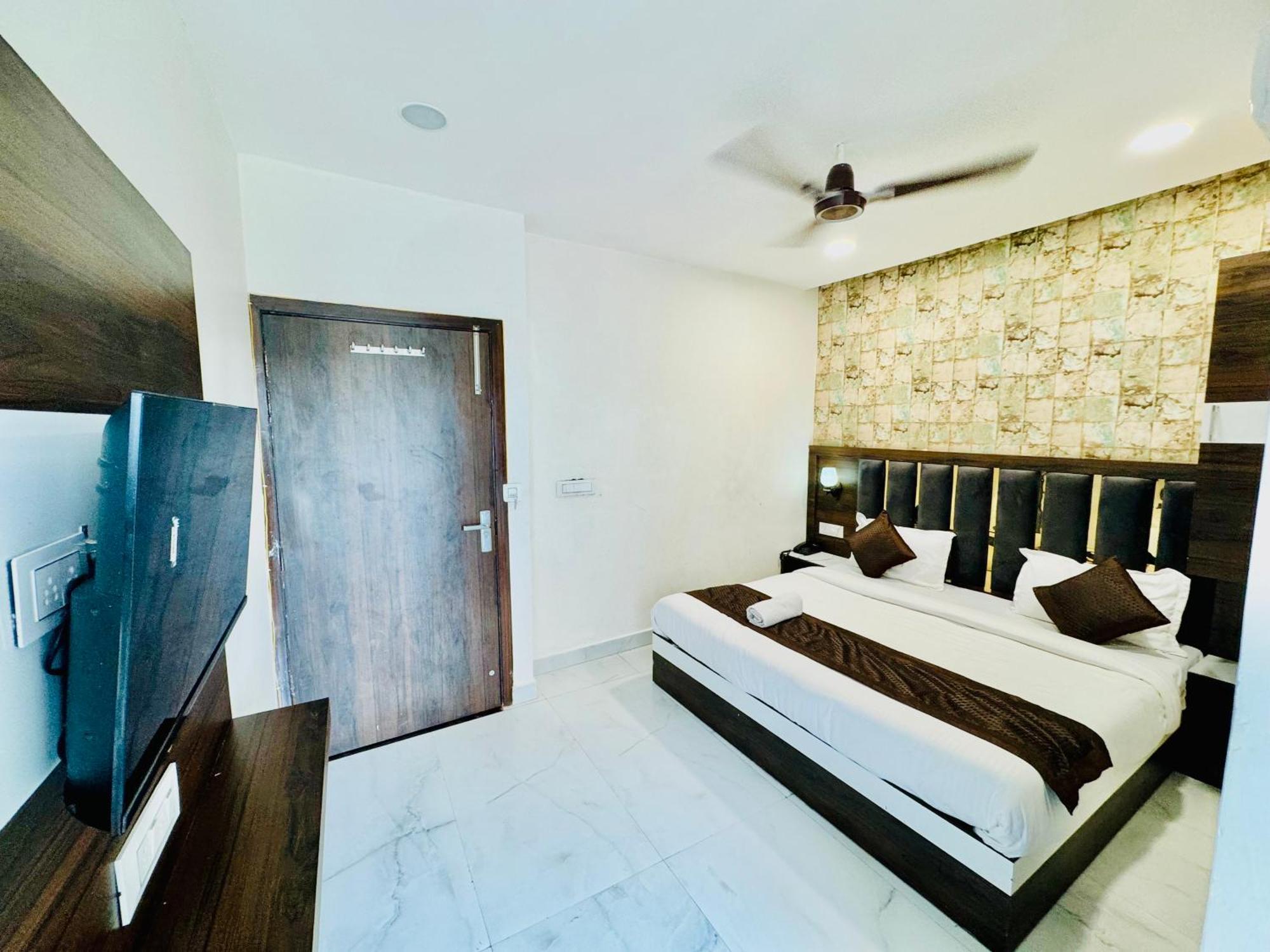 Hotel Gs Amritsar 200 Mtr From Golden Temple Exterior photo